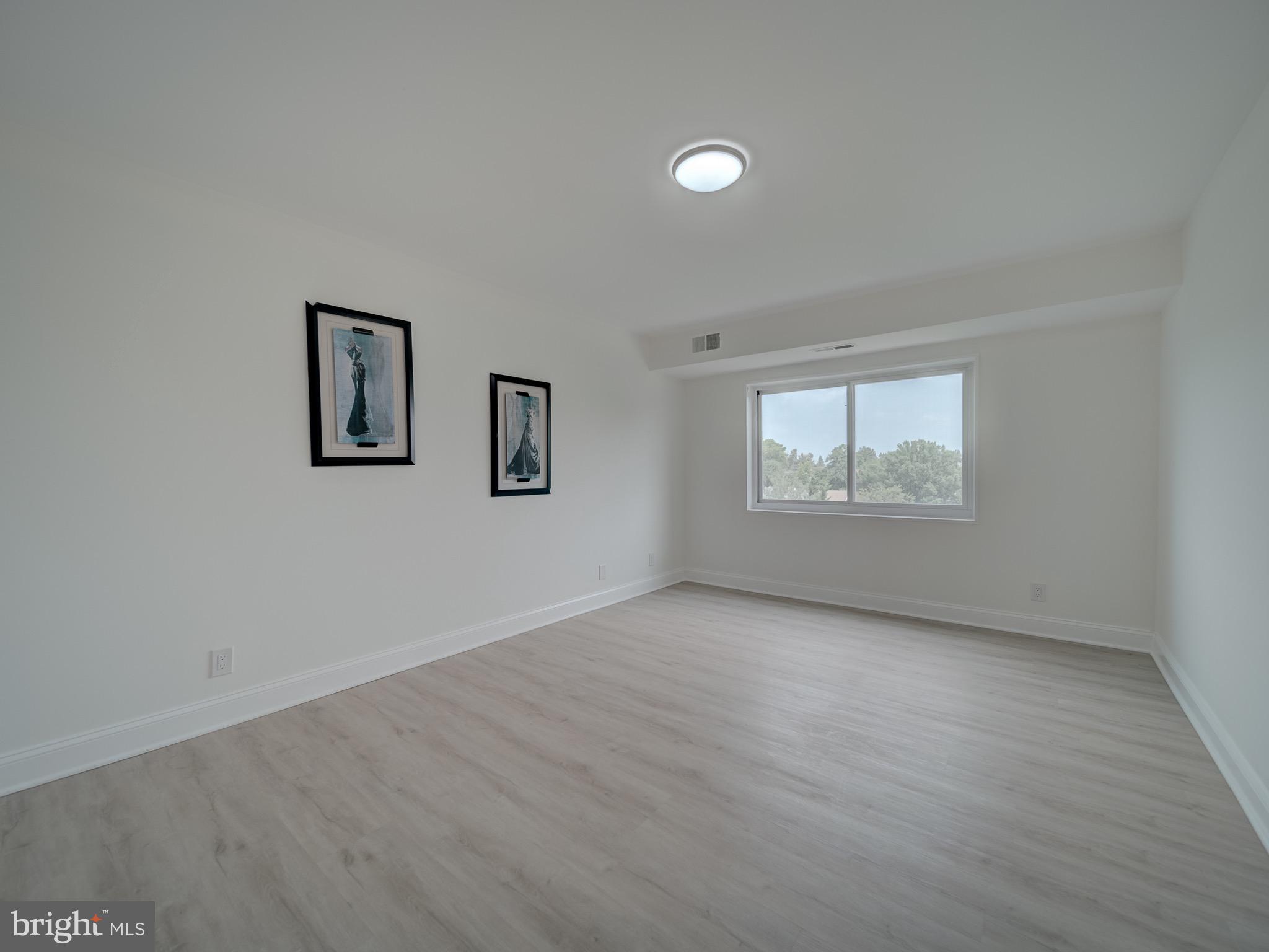 COLUMBIA TOWERS - Residential