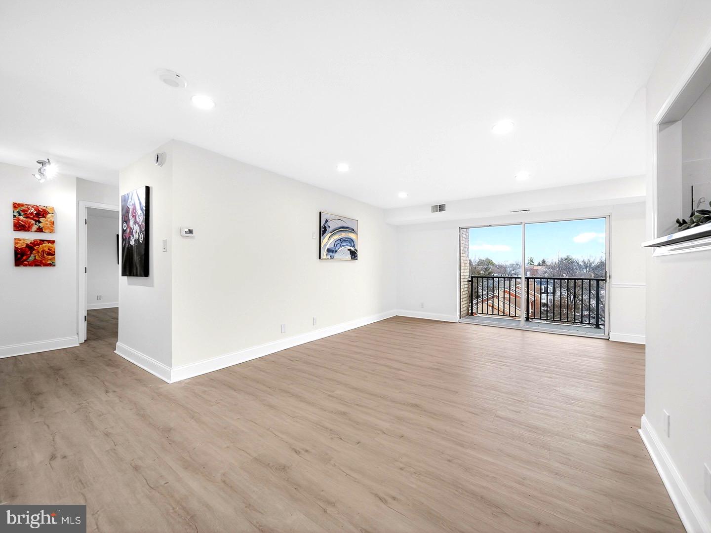 COLUMBIA TOWERS - Residential