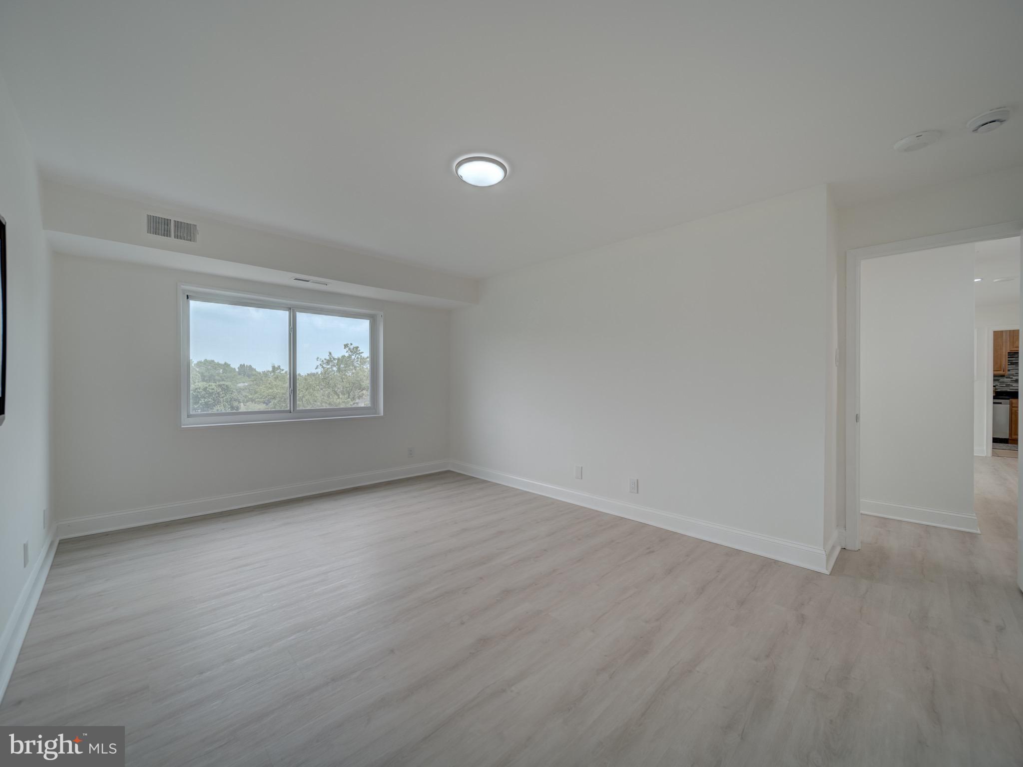 COLUMBIA TOWERS - Residential