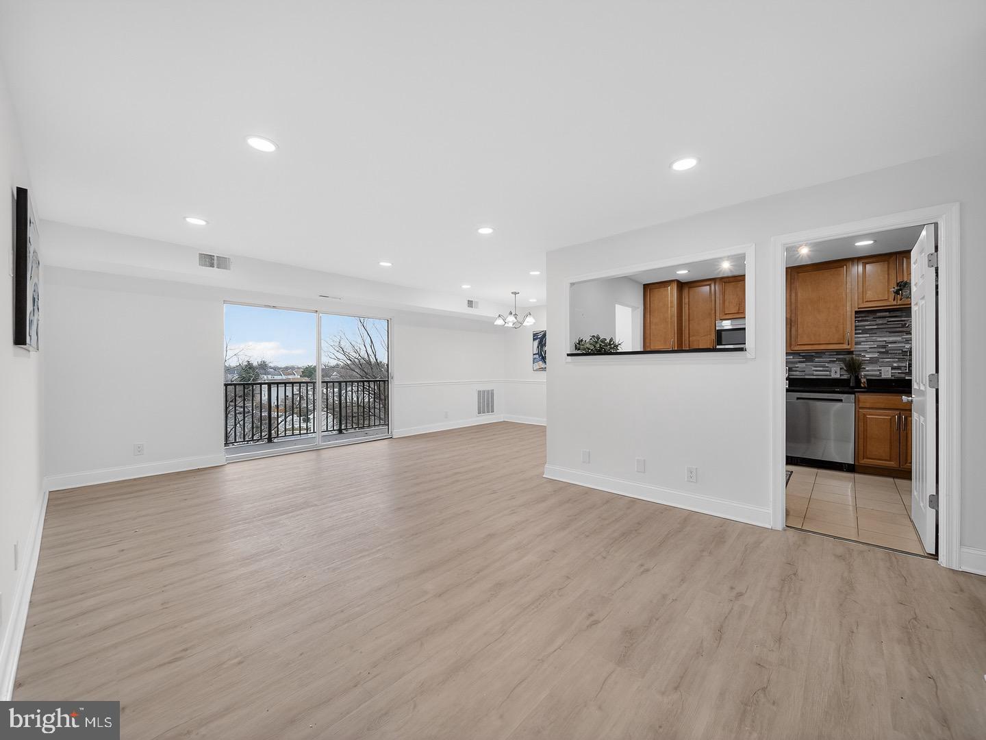 COLUMBIA TOWERS - Residential