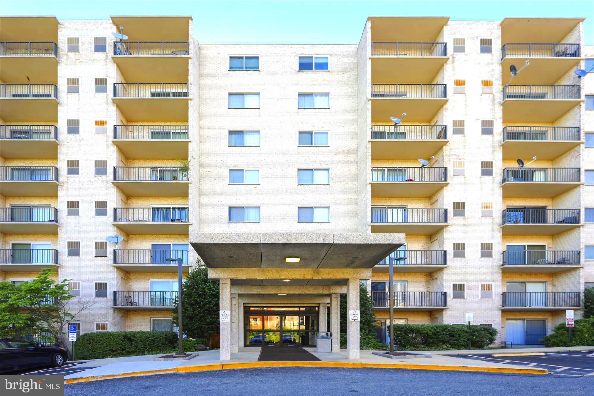 COLUMBIA TOWERS - Residential