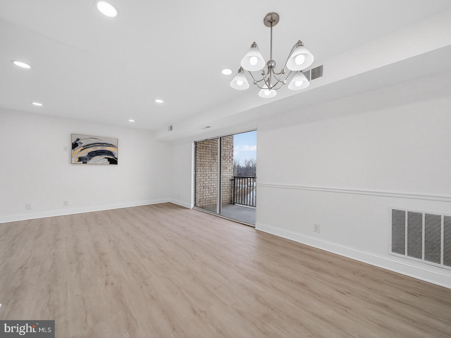 COLUMBIA TOWERS - Residential