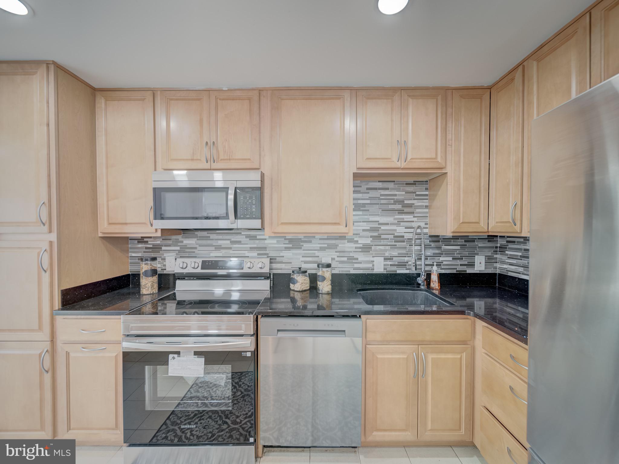 COLUMBIA TOWERS - Residential