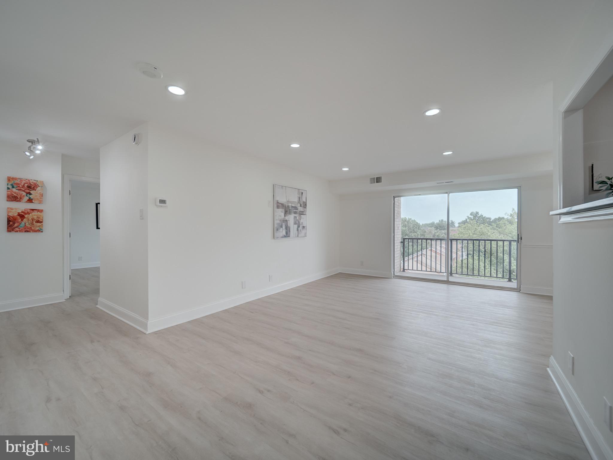 COLUMBIA TOWERS - Residential