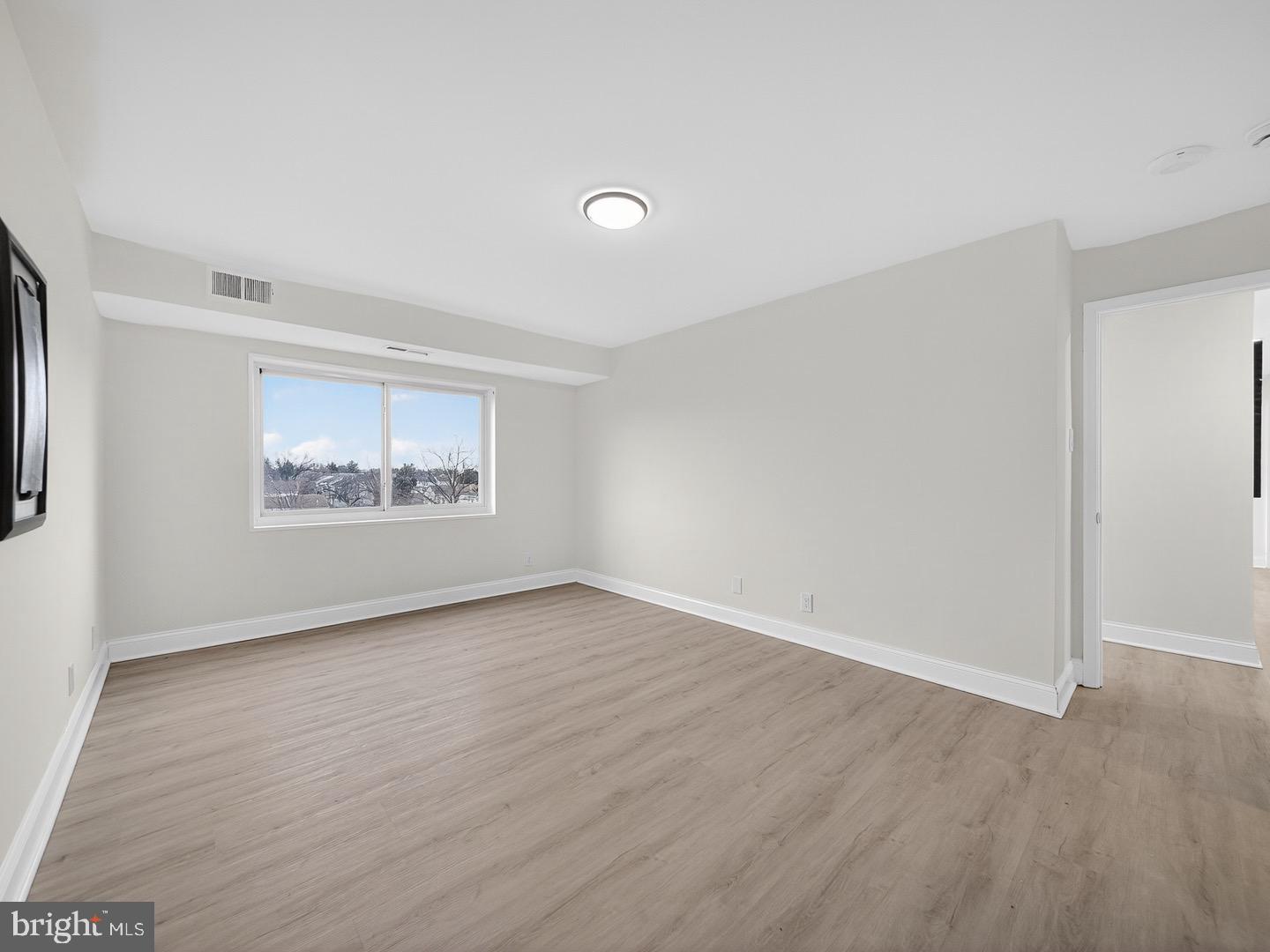 COLUMBIA TOWERS - Residential