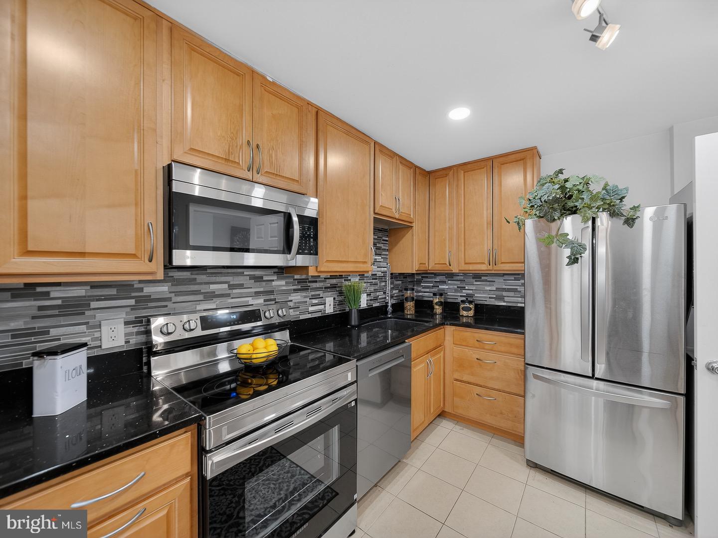 COLUMBIA TOWERS - Residential