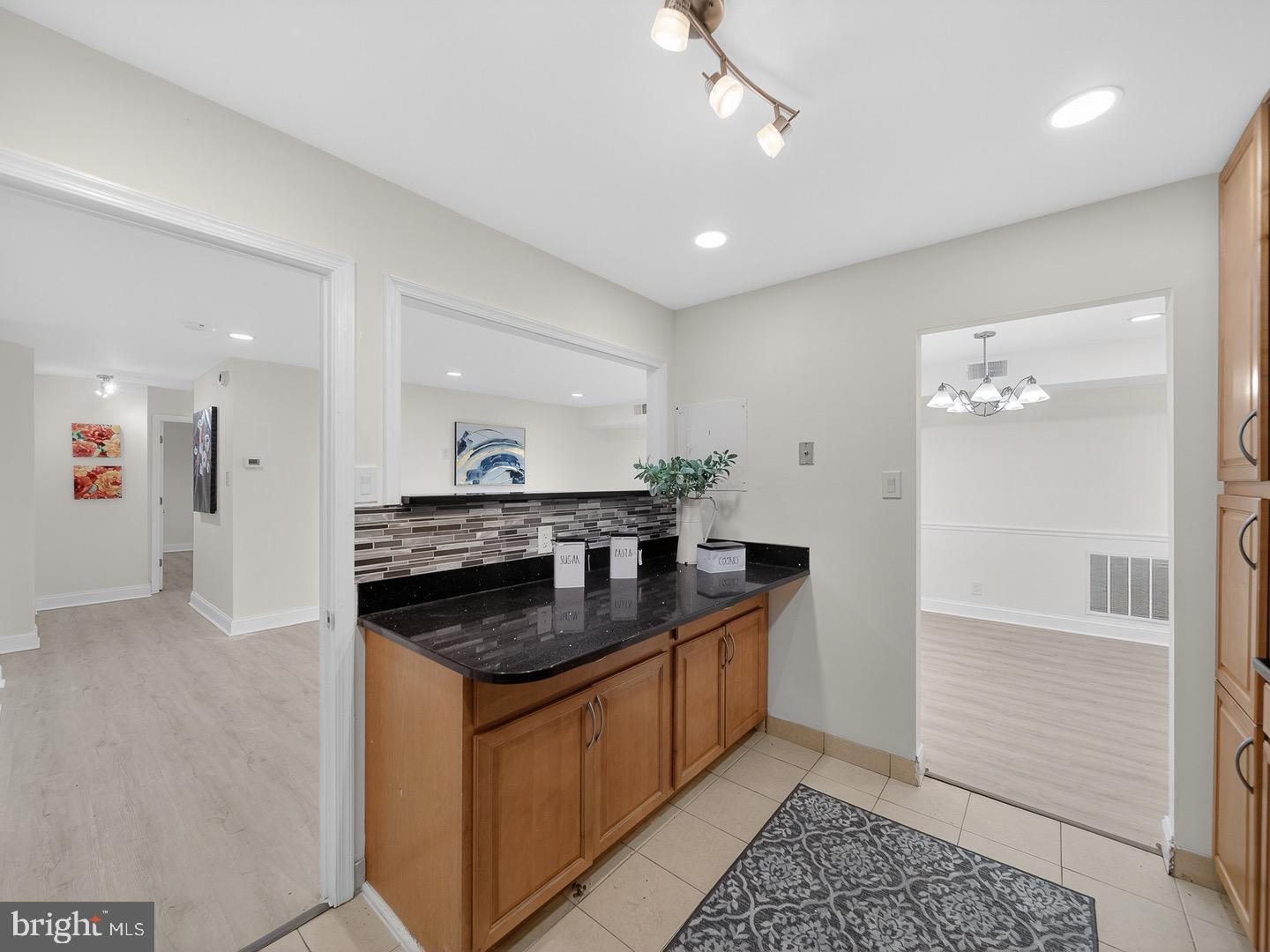 COLUMBIA TOWERS - Residential