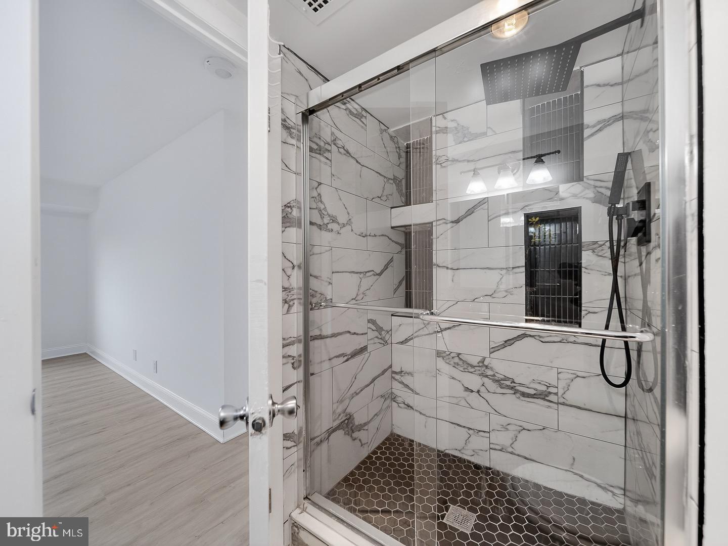 COLUMBIA TOWERS - Residential