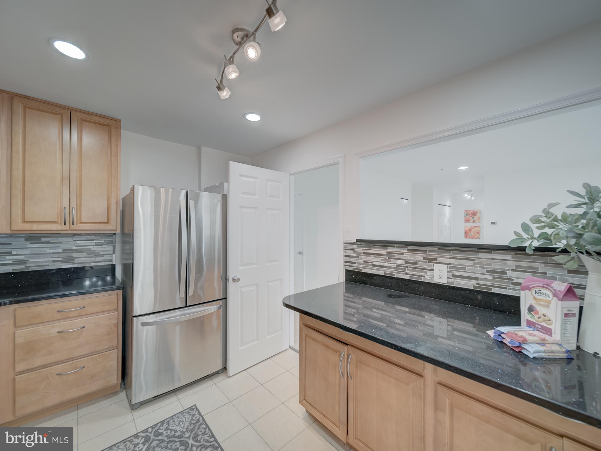 COLUMBIA TOWERS - Residential