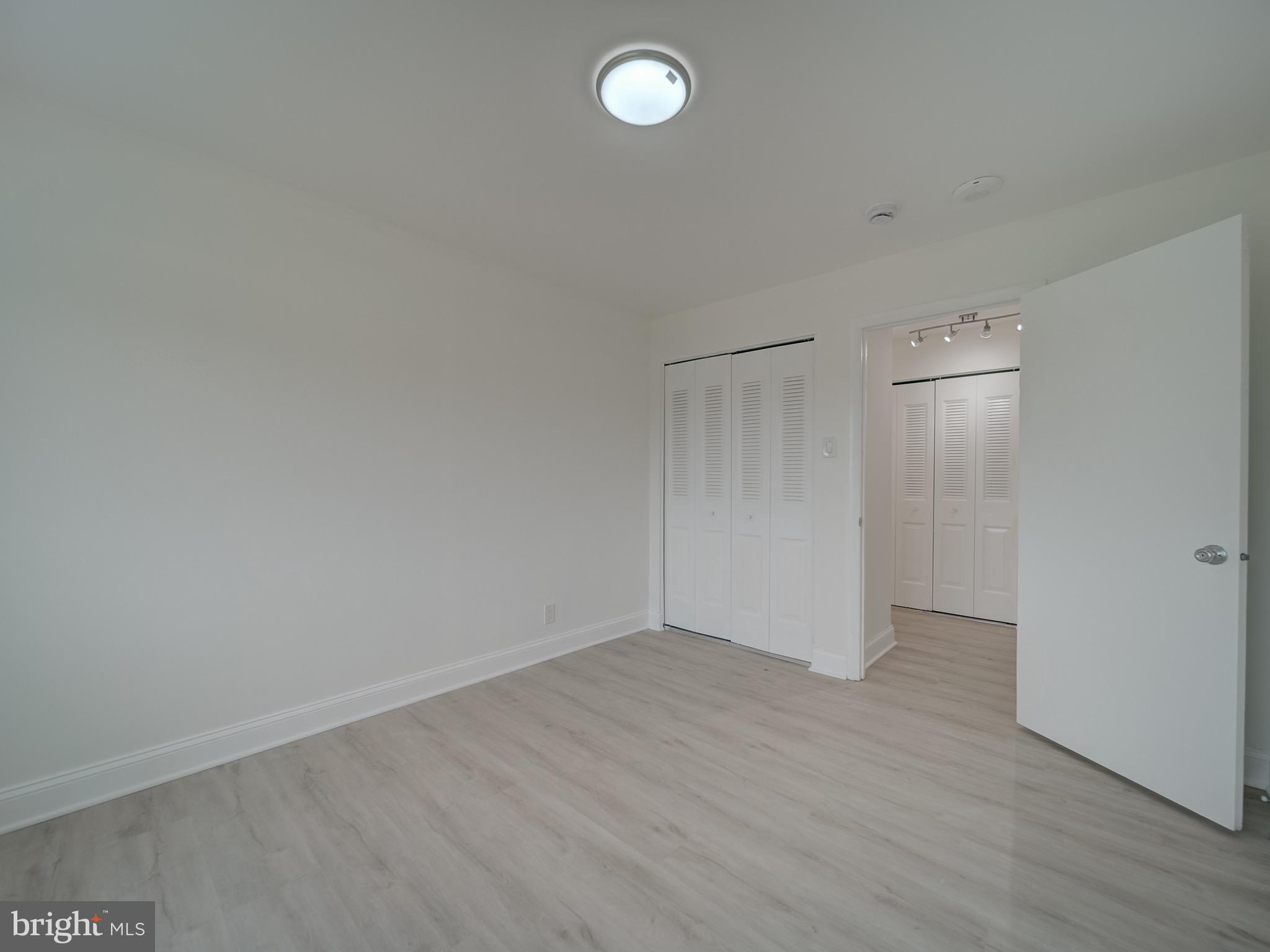 COLUMBIA TOWERS - Residential