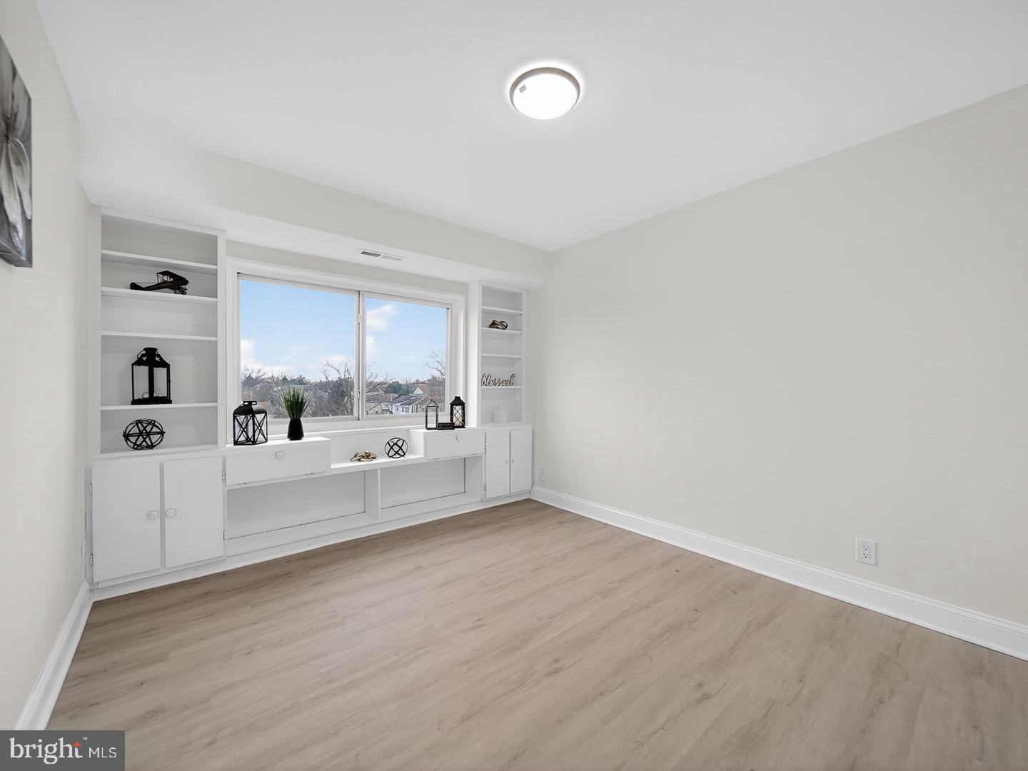 COLUMBIA TOWERS - Residential