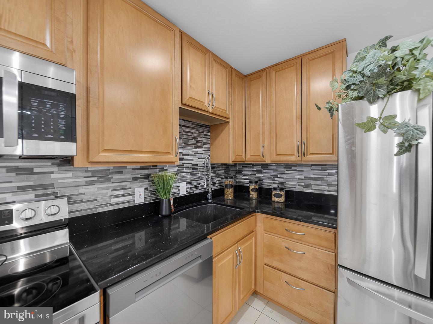 COLUMBIA TOWERS - Residential