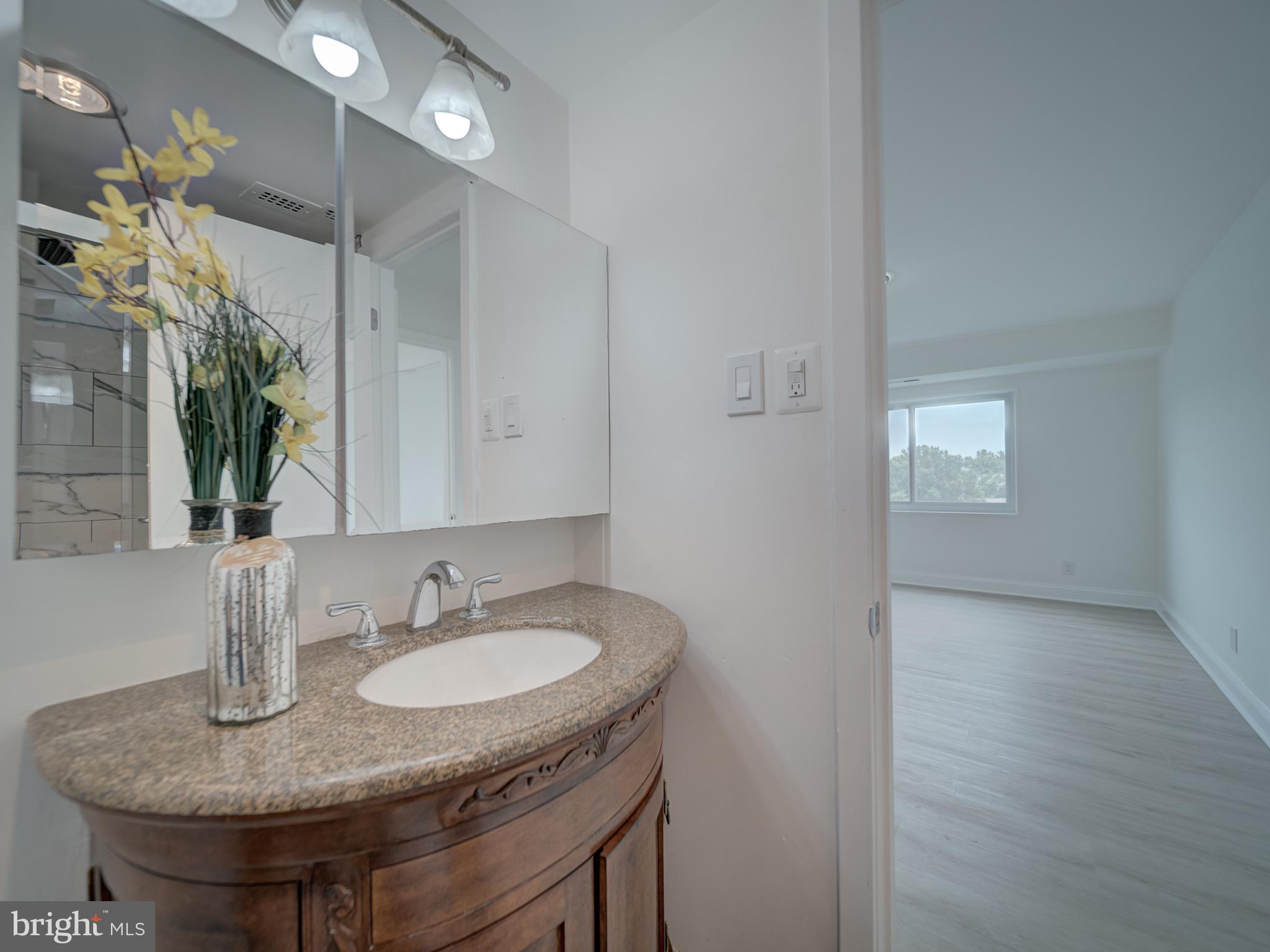 COLUMBIA TOWERS - Residential