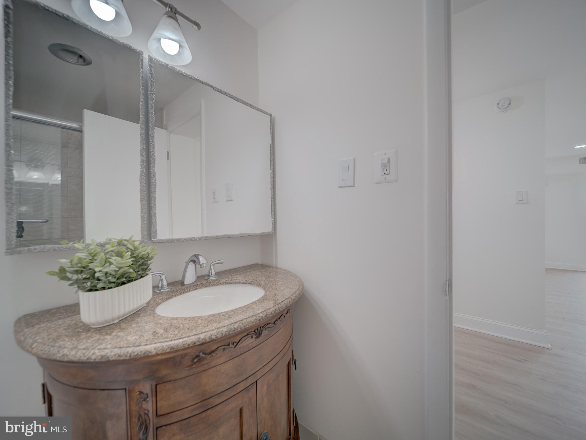 COLUMBIA TOWERS - Residential