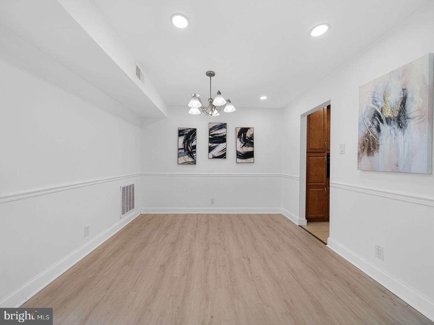 COLUMBIA TOWERS - Residential