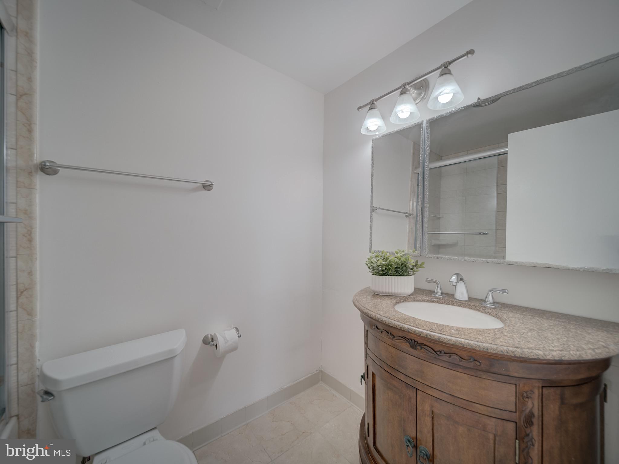 COLUMBIA TOWERS - Residential