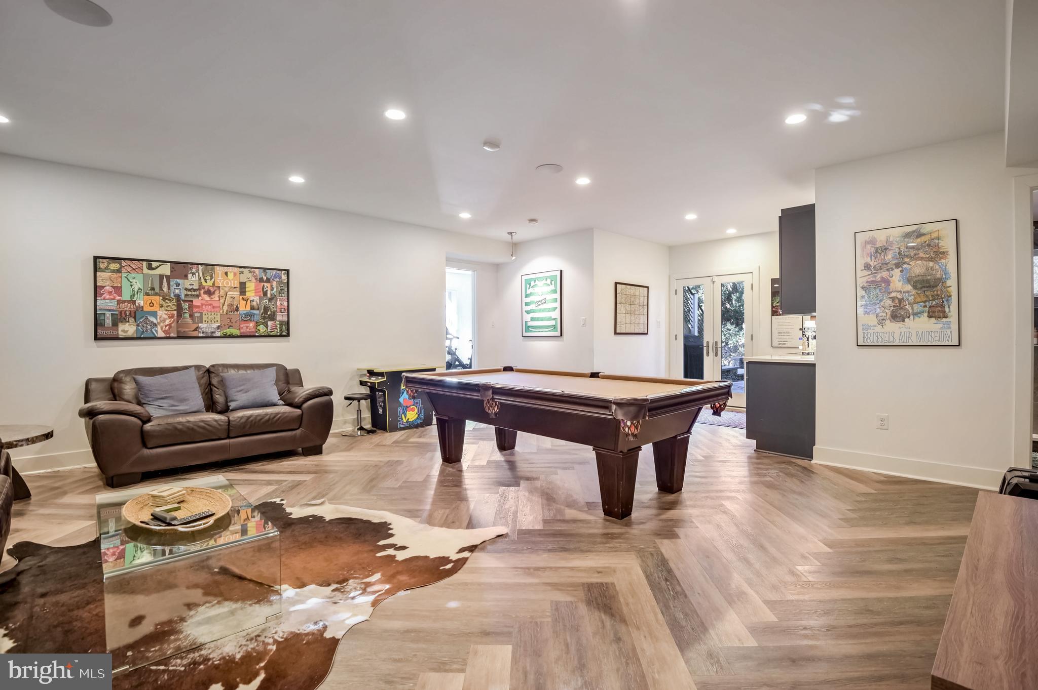 COUNTRY CLUB HILLS - Residential