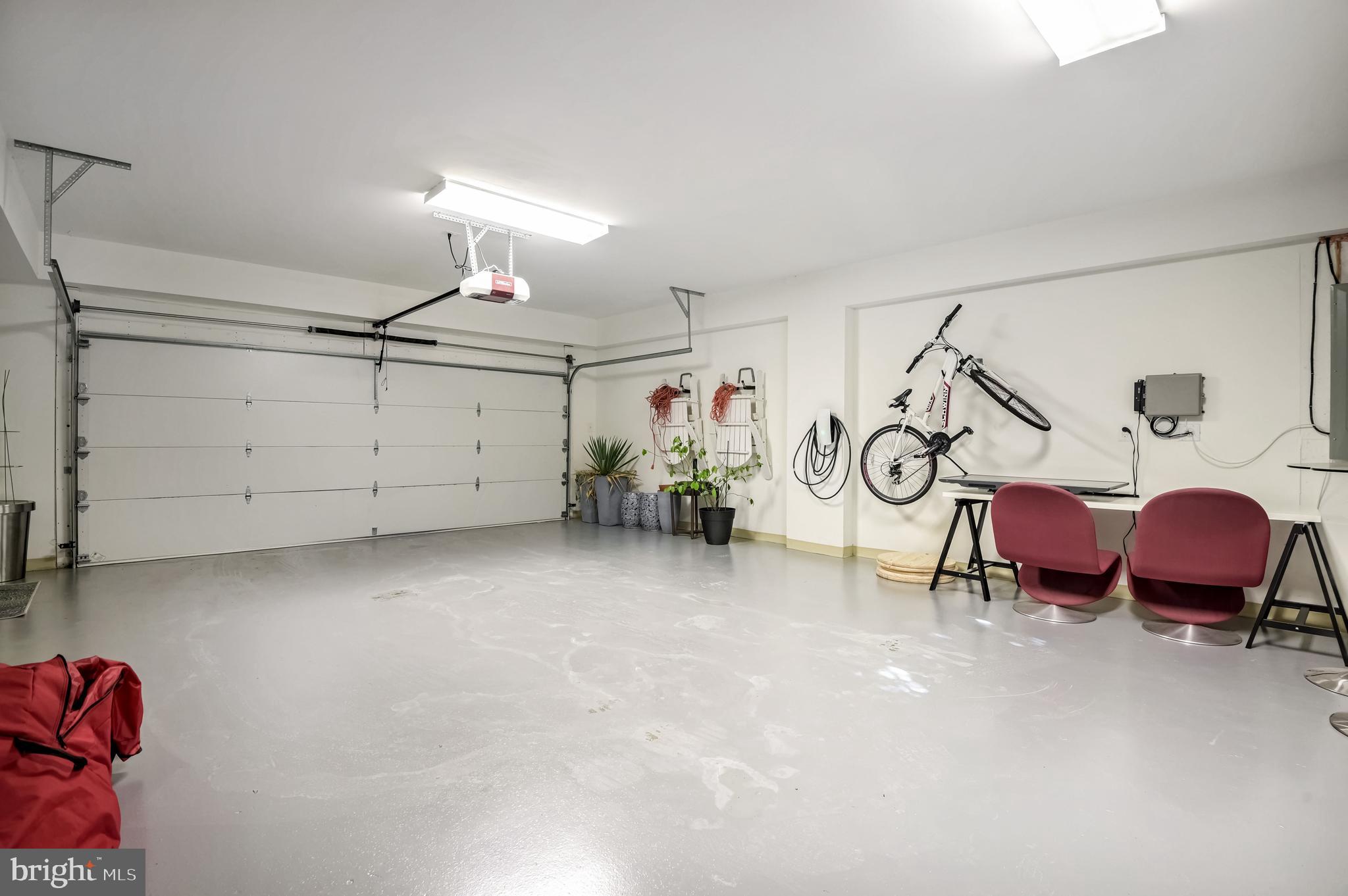 COUNTRY CLUB HILLS - Residential