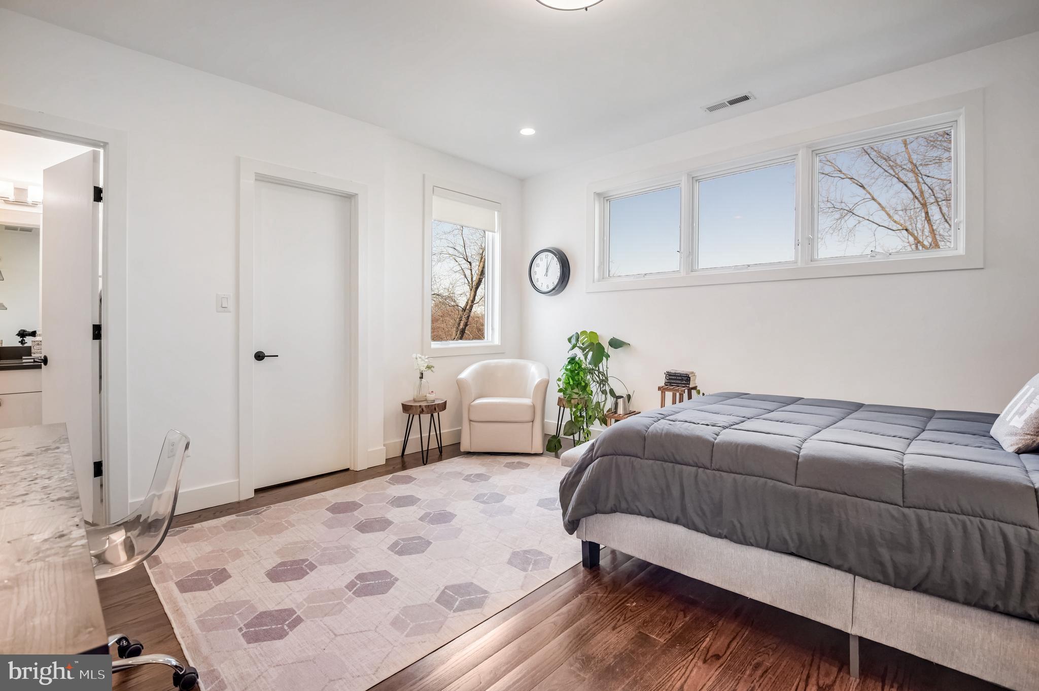 COUNTRY CLUB HILLS - Residential