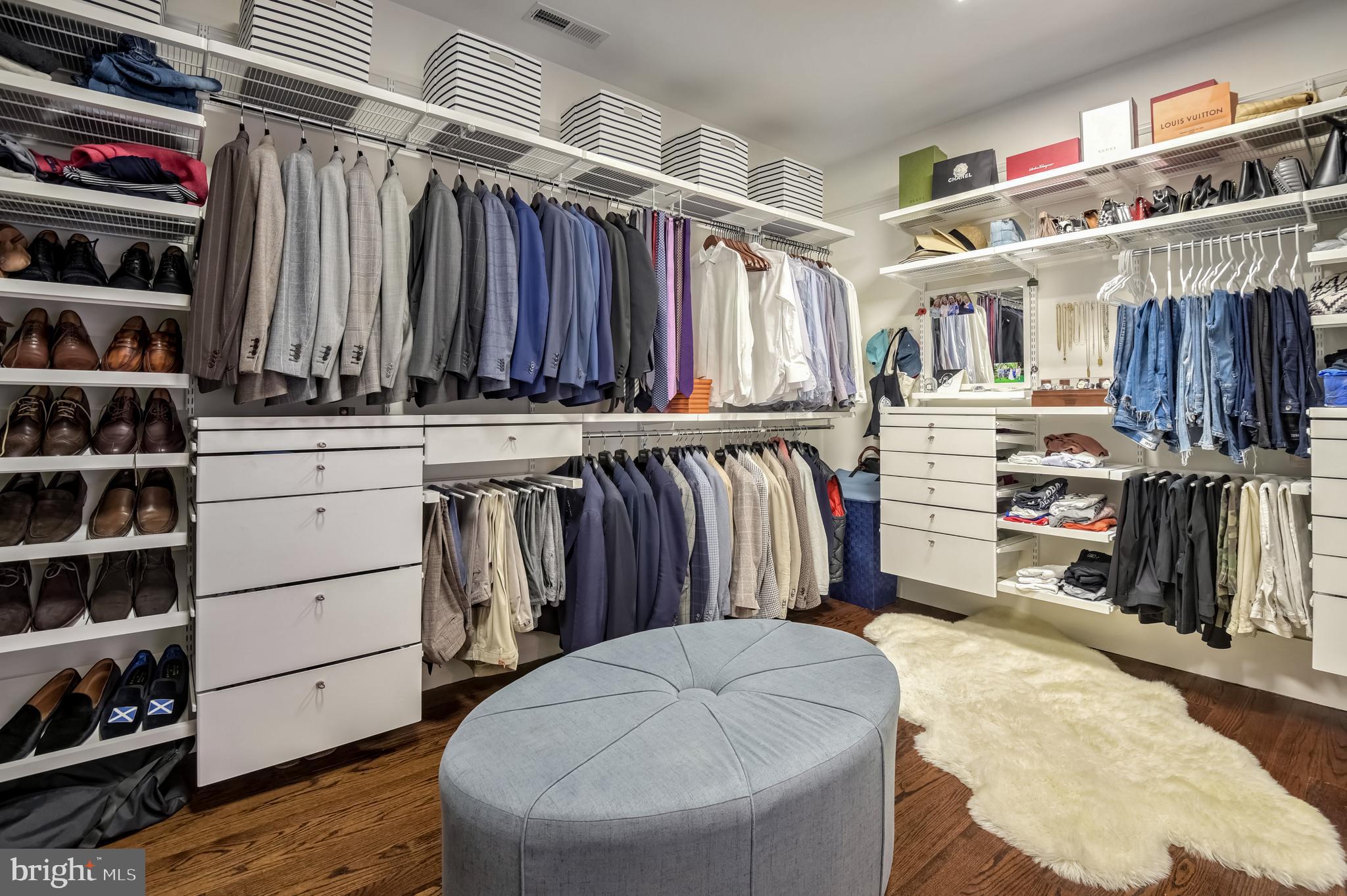 COUNTRY CLUB HILLS - Residential