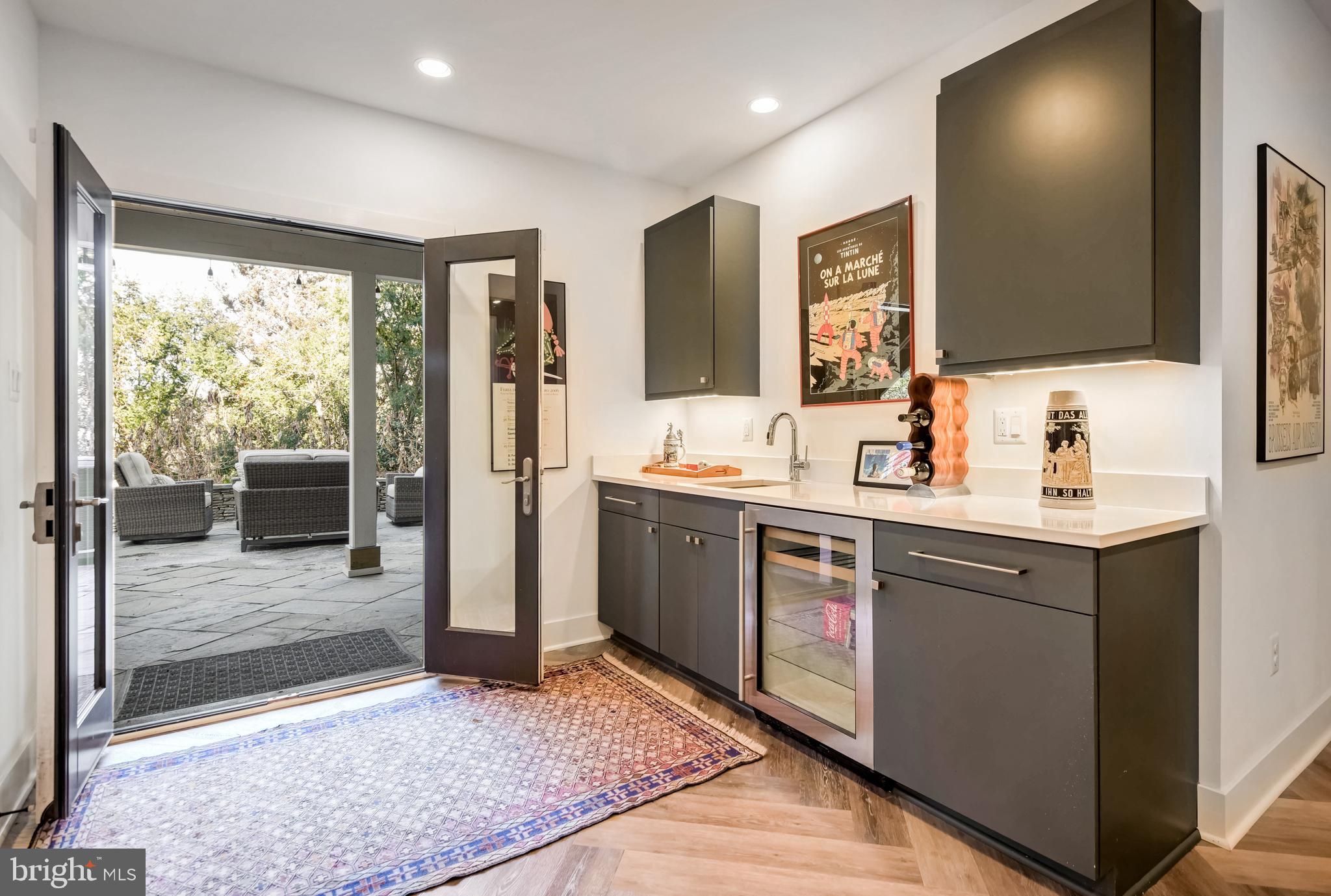 COUNTRY CLUB HILLS - Residential