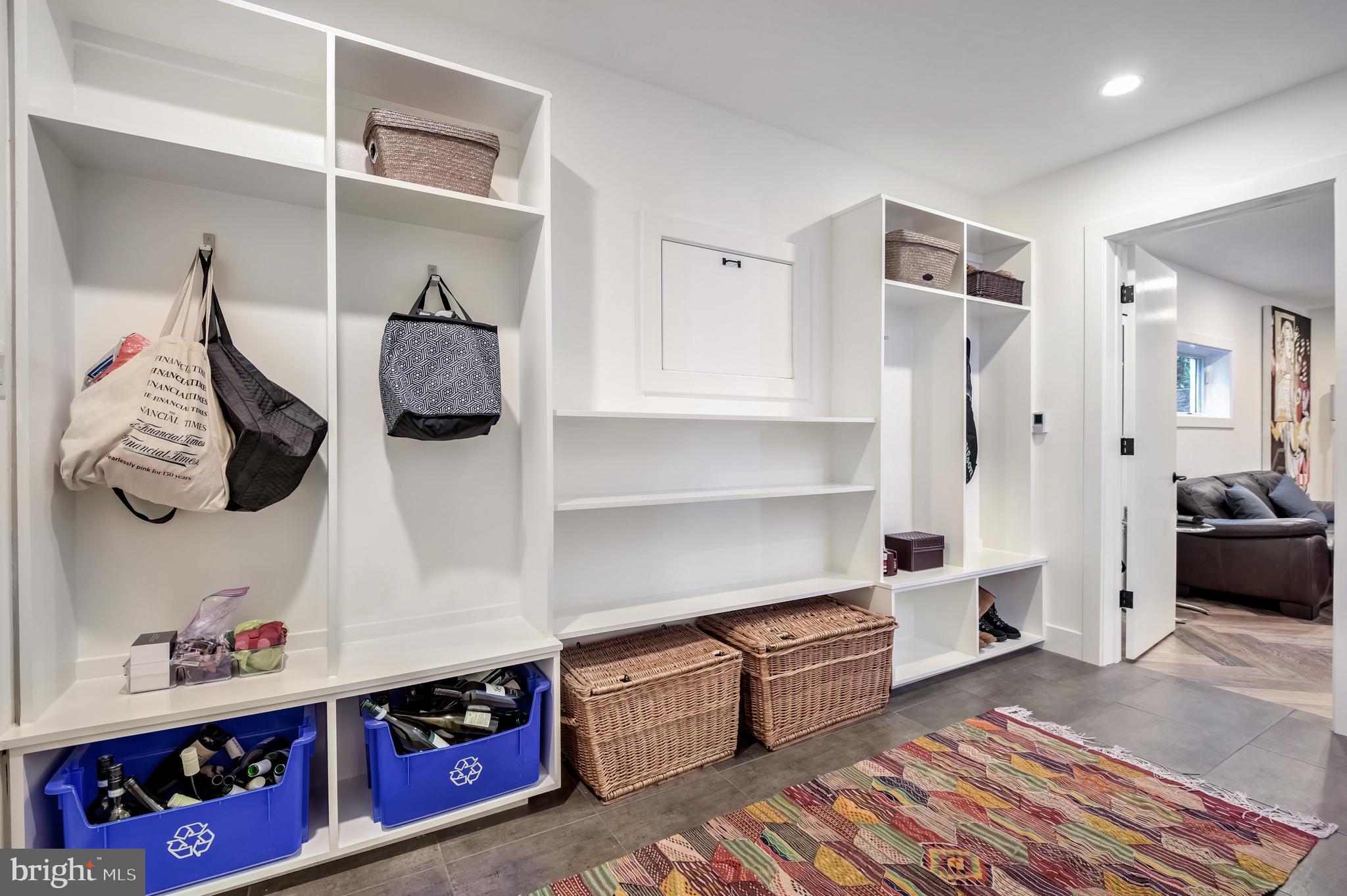 COUNTRY CLUB HILLS - Residential