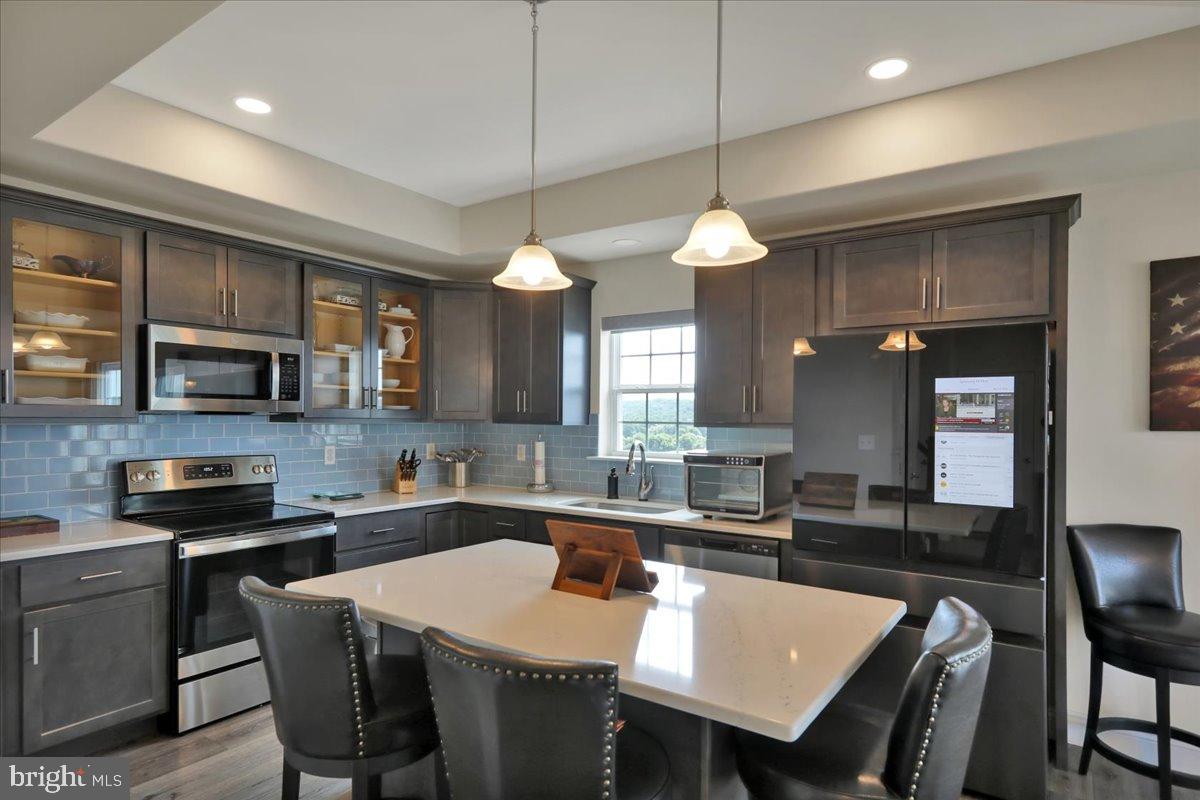 MCINTOSH FARMS - Residential