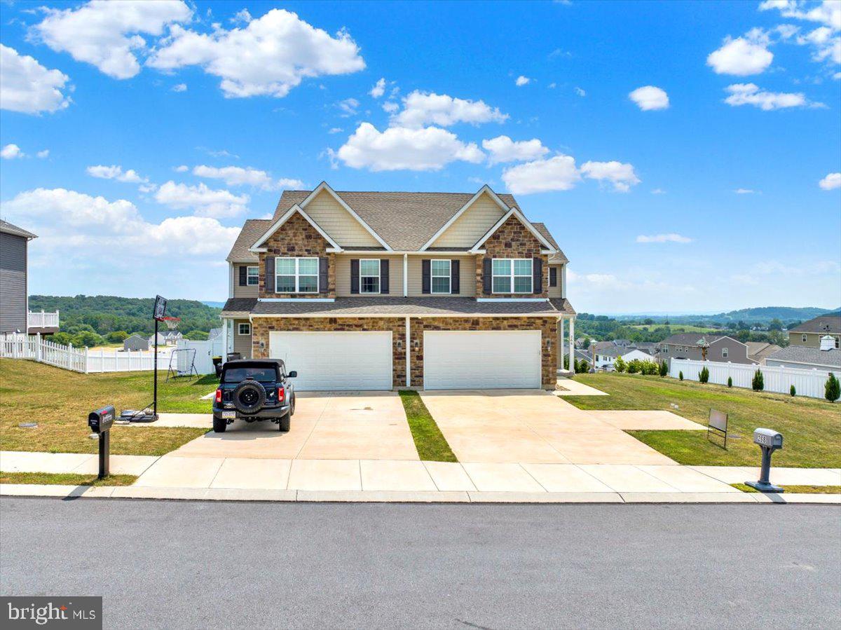 MCINTOSH FARMS - Residential