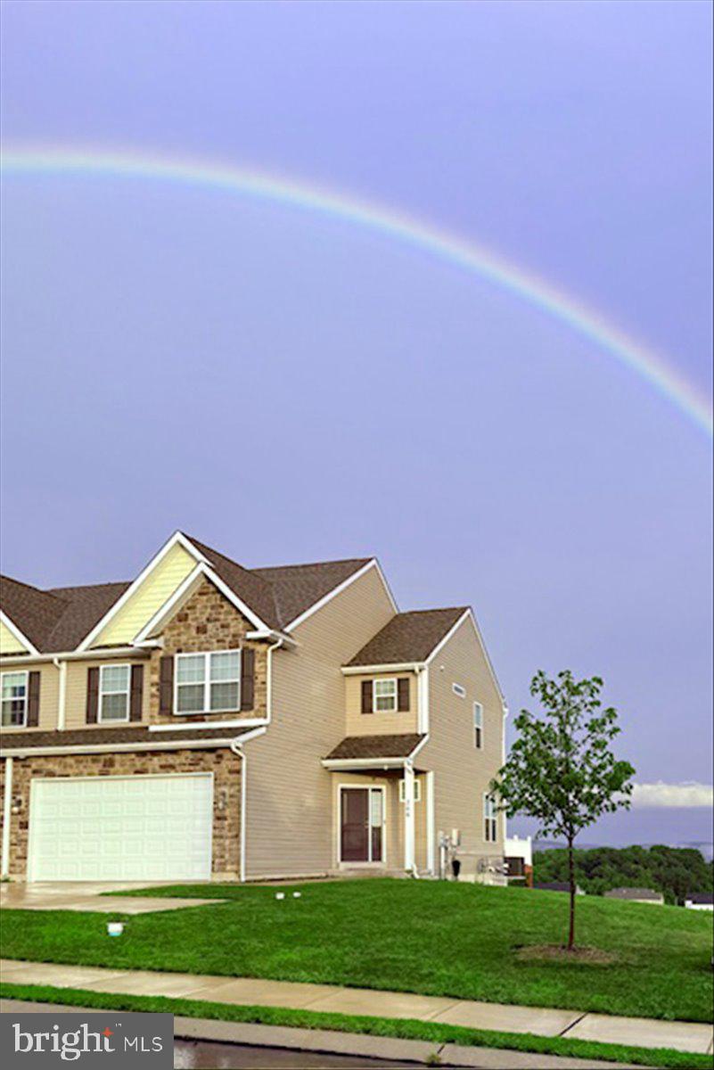 MCINTOSH FARMS - Residential