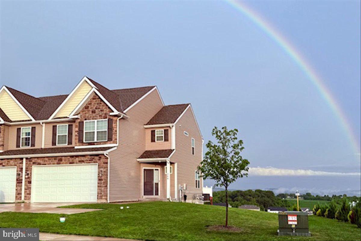 MCINTOSH FARMS - Residential