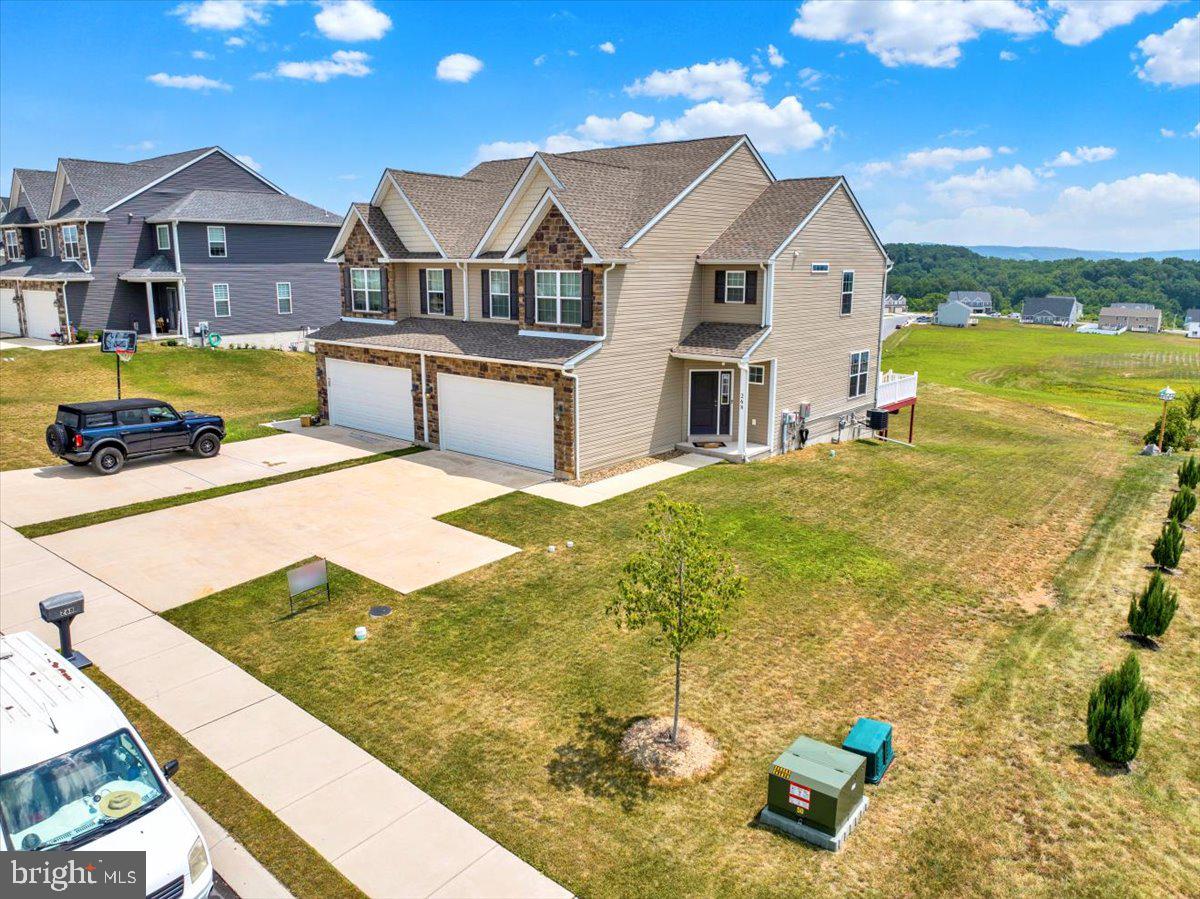 MCINTOSH FARMS - Residential