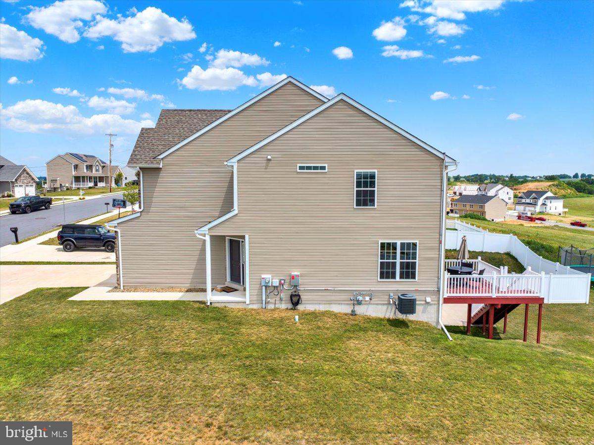 MCINTOSH FARMS - Residential