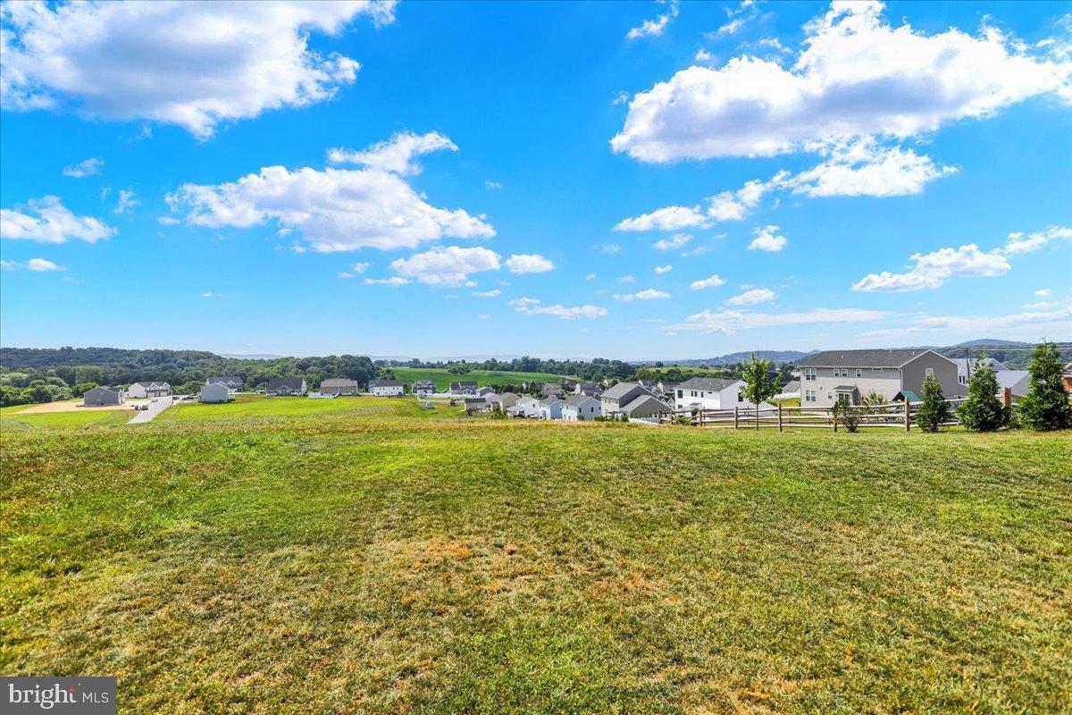 MCINTOSH FARMS - Residential