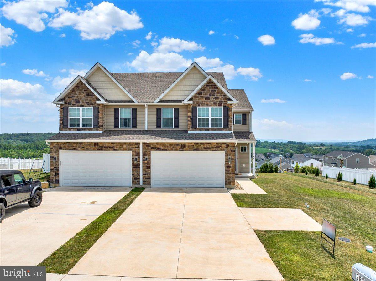 MCINTOSH FARMS - Residential