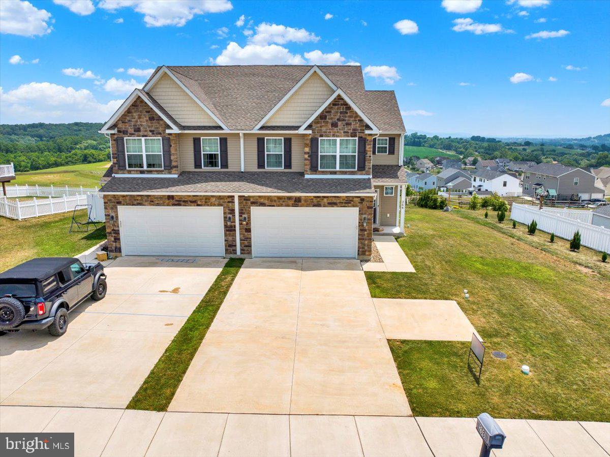 MCINTOSH FARMS - Residential