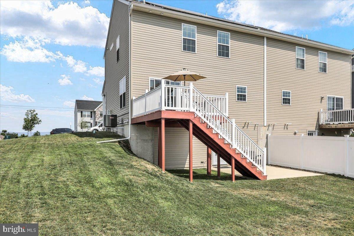 MCINTOSH FARMS - Residential