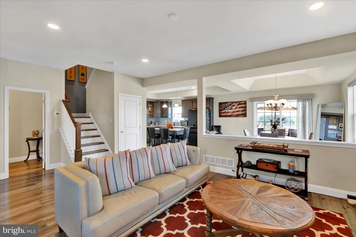 MCINTOSH FARMS - Residential