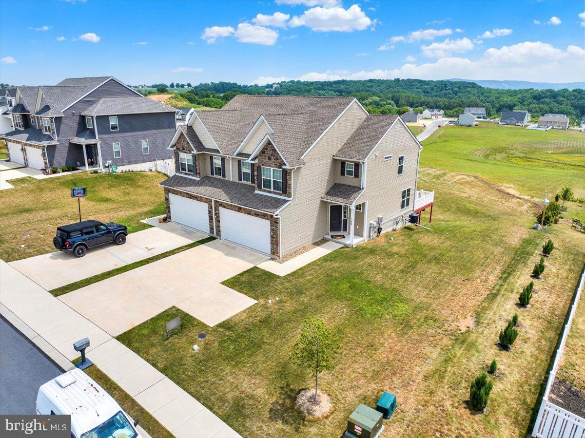 MCINTOSH FARMS - Residential