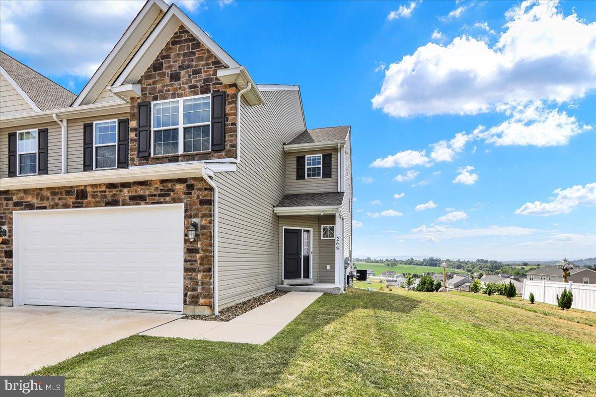 MCINTOSH FARMS - Residential