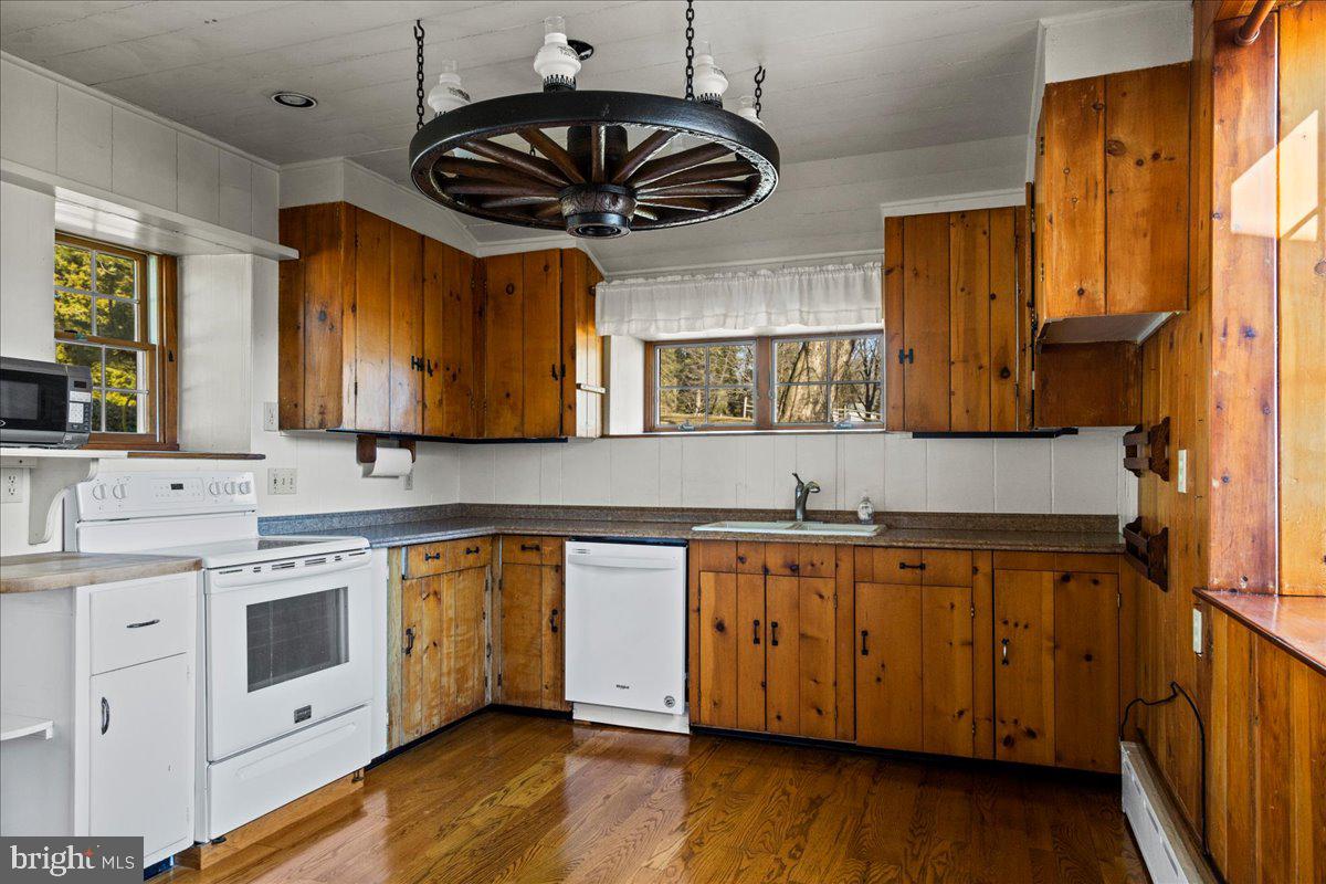 PEBBLE HILL - Residential