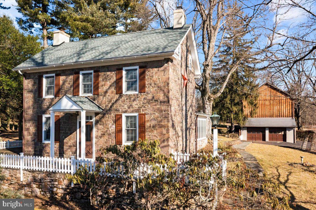 PEBBLE HILL - Residential