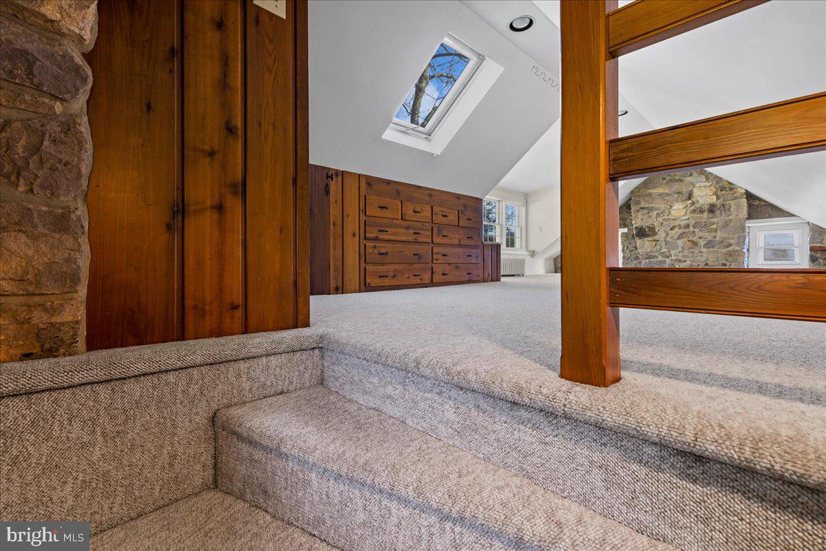 PEBBLE HILL - Residential