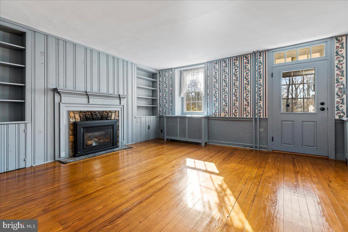 PEBBLE HILL - Residential