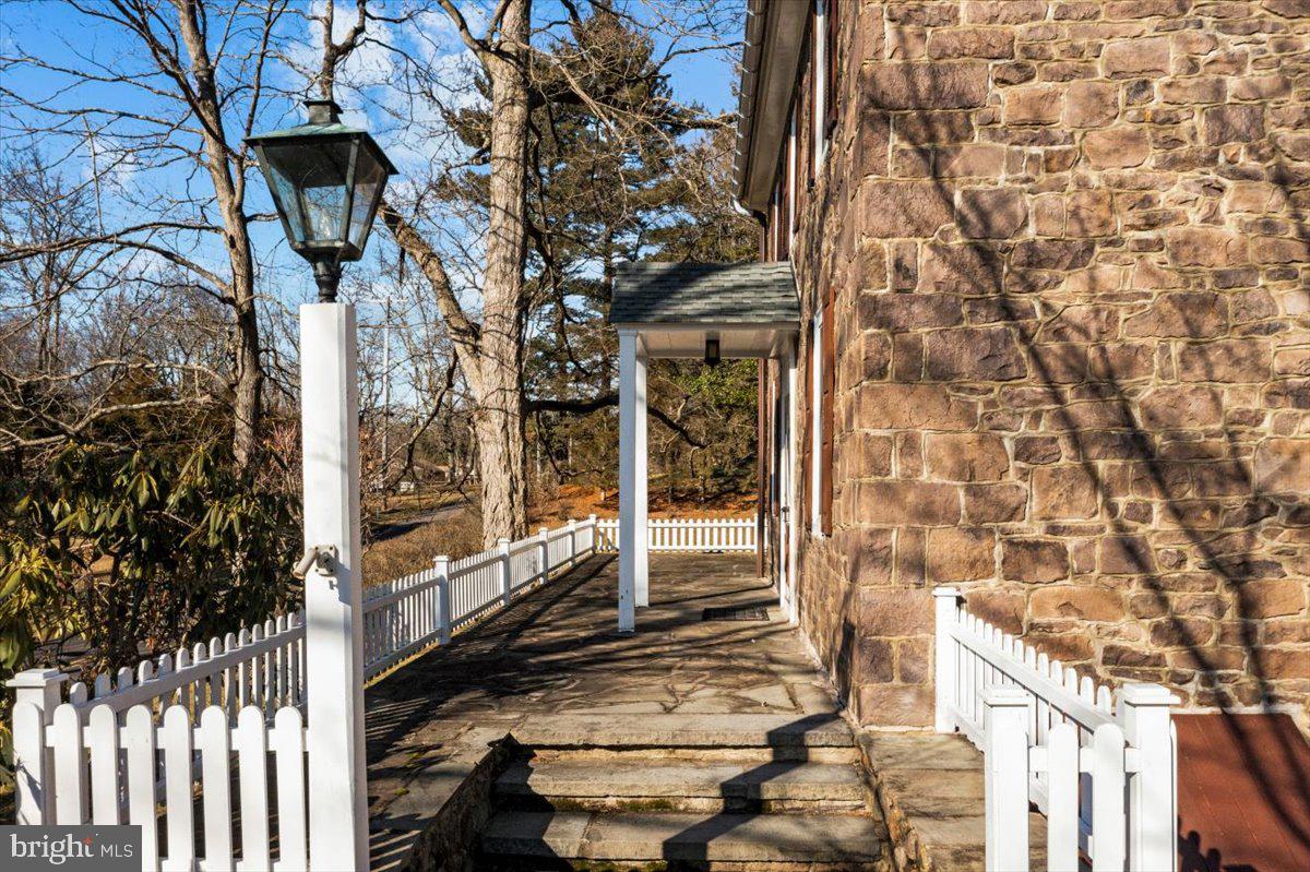 PEBBLE HILL - Residential