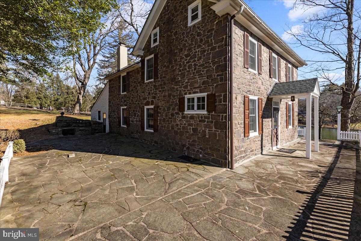 PEBBLE HILL - Residential