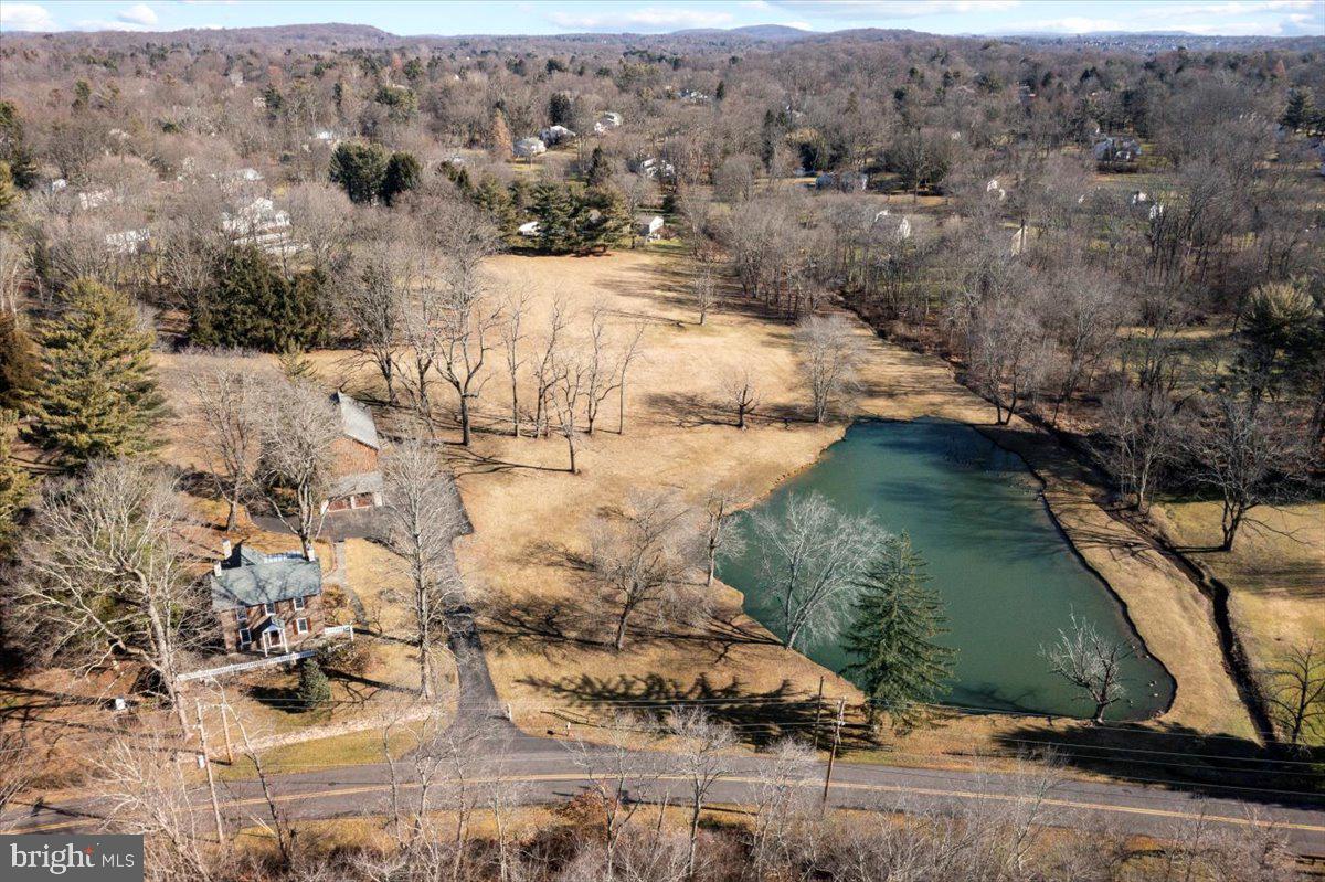 PEBBLE HILL - Residential