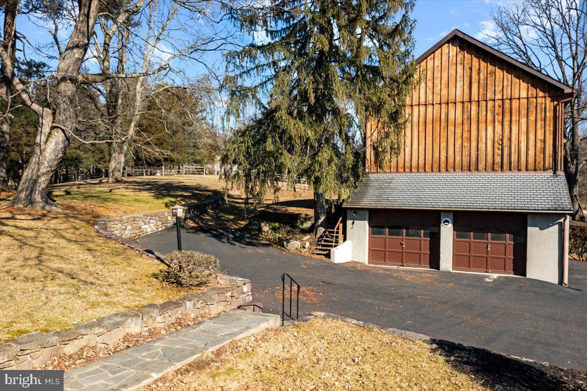 PEBBLE HILL - Residential