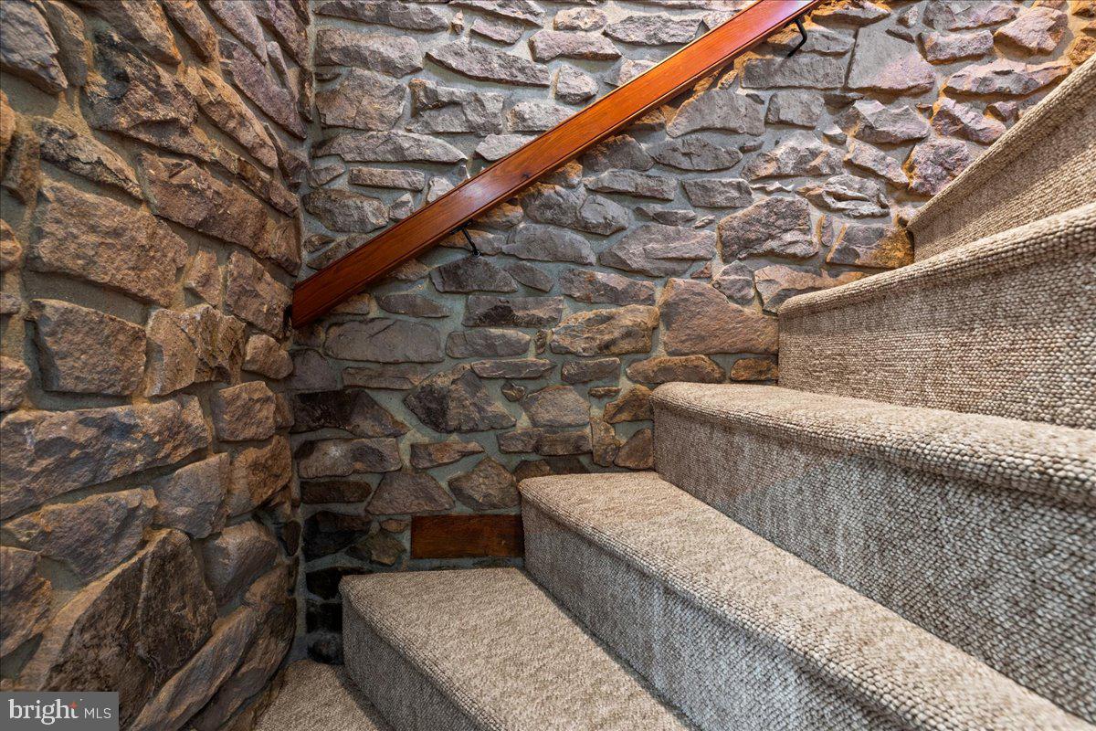 PEBBLE HILL - Residential