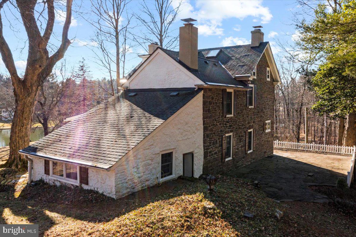 PEBBLE HILL - Residential