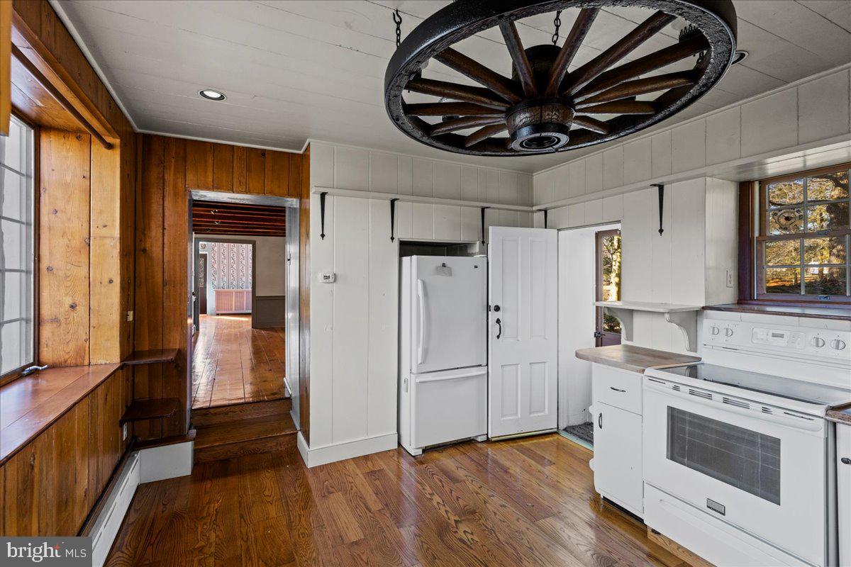 PEBBLE HILL - Residential